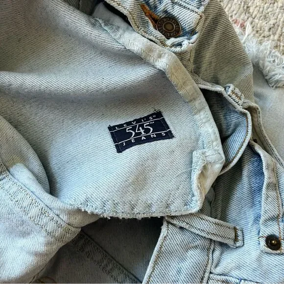 Woman’s Levi size 545 light wash size 10 jean shorts - Picture 6 of 6